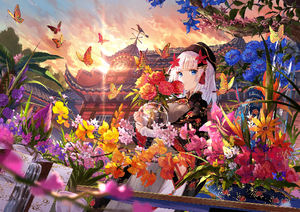 Vithårig animeflicka bland färgglada blommor och fjärilar framför ett tempel i solnedgång