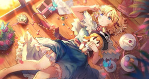 Blond animeflicka i blå klänning som ligger på ett trägolv bland tekoppar och tårtor