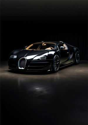 Svart Bugatti Veyron i ett mörkt rum med svagt ljus