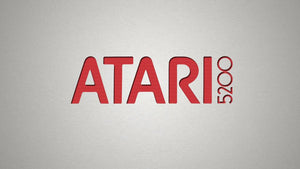 Röd Atari 5200-logga mot ljusgrå bakgrund