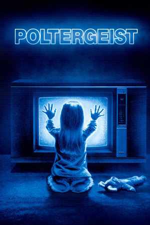 Filmaffisch för Poltergeist med en liten flicka framför en flimrande tv