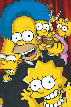 Familjen Simpson i finkläder där Homer håller upp en statyett